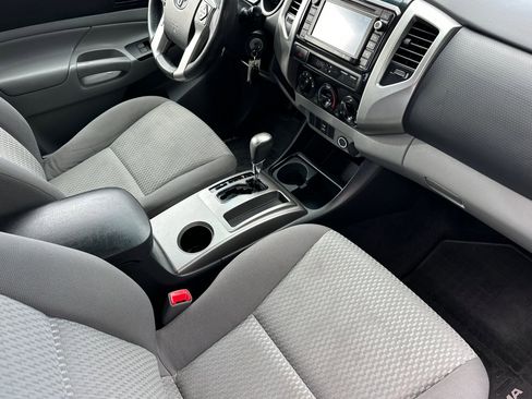 Used 2014 Toyota Tacoma PreRunner w/ SR5 Package image 15