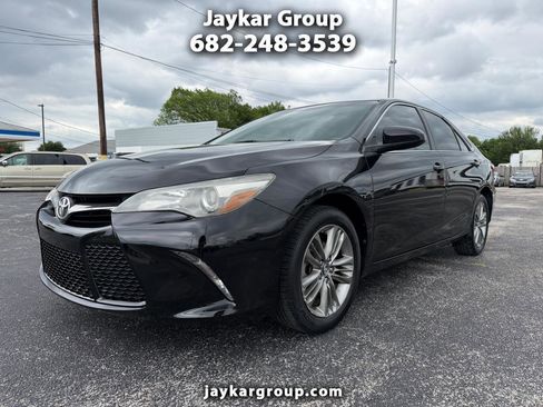 Used 2017 Toyota Camry SE FWD image 1