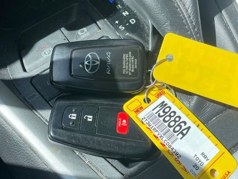 Used 2020 Toyota RAV4 XLE w/ Carpet Mat Package image 13