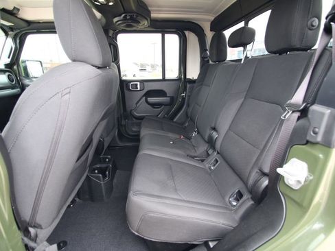 Used 2022 Jeep Gladiator Sport AWD/4WD image 7