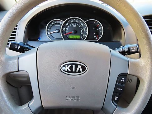 Used 2009 Kia Sorento LX RWD image 12