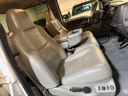 Used 2002 Ford F350 Lariat image 4