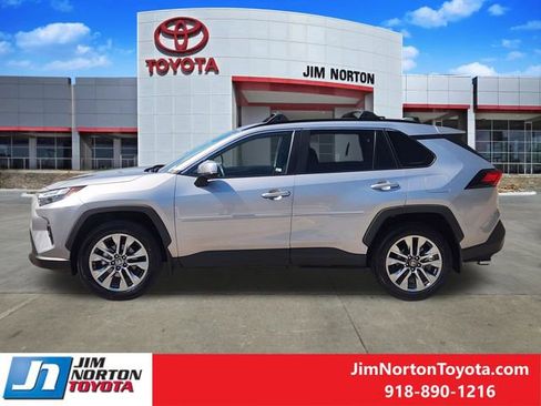 Used 2025 Toyota RAV4 XLE Premium w/ Weather Package FWD image 5