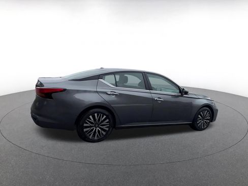 Used 2025 Nissan Altima 2.5 SV image 15