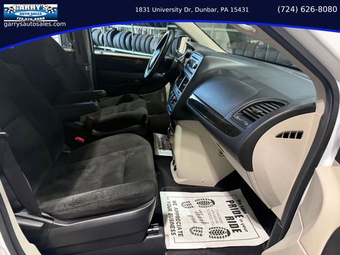 Used 2017 Dodge Grand Caravan SE FWD image 28