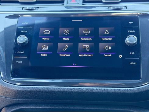 Used 2023 Volkswagen Tiguan SE R-Line image 32