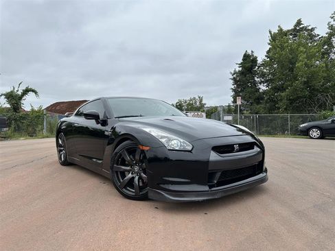 Used 2010 Nissan GT-R Premium image 2