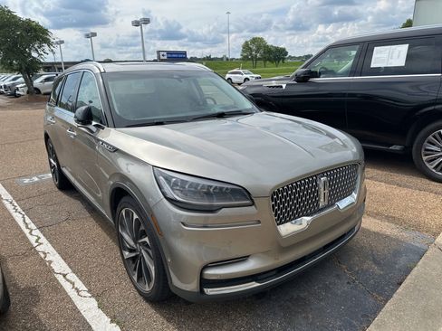 Used 2023 Lincoln Aviator Reserve w/ Equipment Group 201A RWD image 3