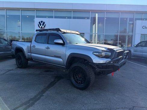 Used 2018 Toyota Tacoma TRD Off-Road image 1