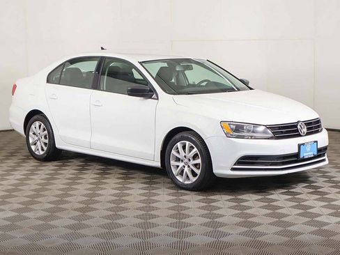 Used 2015 Volkswagen Jetta SE FWD image 43