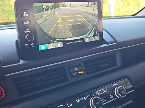 Used 2025 Honda Pilot EX-L image 28