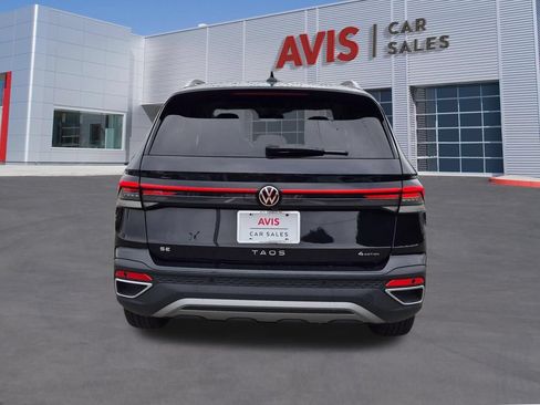 Used 2025 Volkswagen Taos SE AWD/4WD image 7