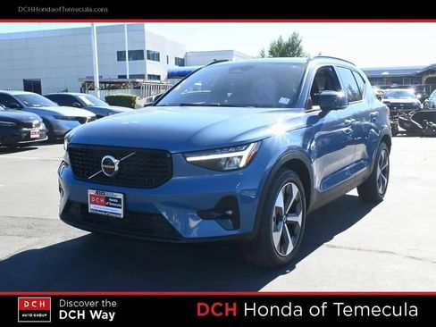 Used 2023 Volvo XC40 B4 Ultimate image 1