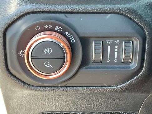 Used 2022 Jeep Gladiator Mojave w/ Cold Weather Group AWD/4WD image 28