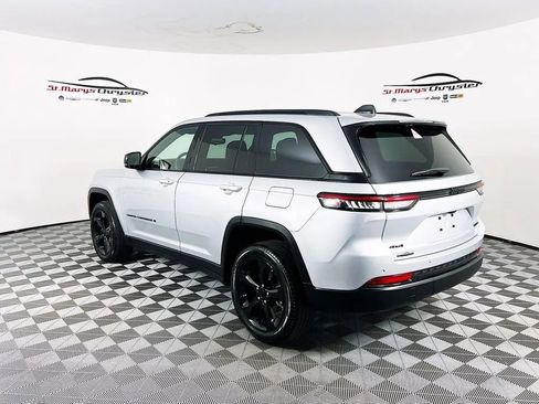 Used 2024 Jeep Grand Cherokee Limited w/ Black Appearance Package AWD/4WD image 6