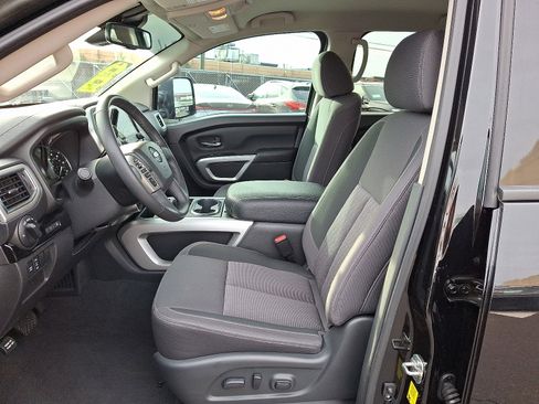 Used 2021 Nissan Titan SV w/ SV Convenience Package image 12