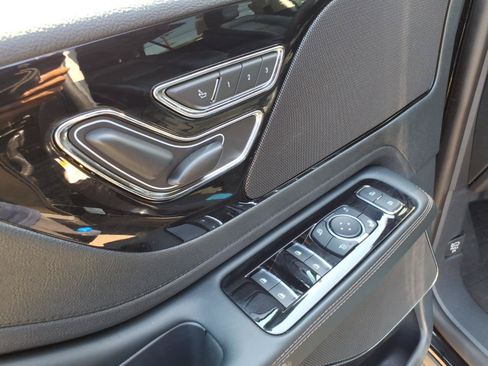 Used 2026 Lincoln Aviator AWD image 17