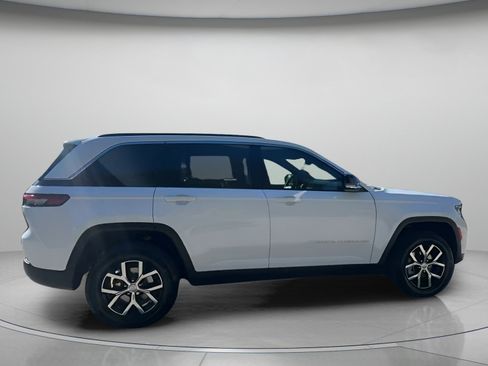 Used 2025 Jeep Grand Cherokee Limited w/ Trailer Tow Package image 31