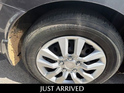 Used 2020 Nissan Versa S FWD image 7