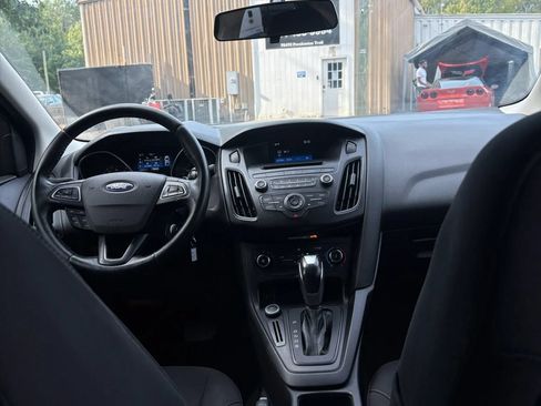 Used 2015 Ford Focus SE w/ SE Sport Package FWD image 26