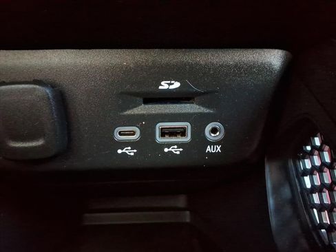 Used 2023 Chevrolet TrailBlazer RS w/ Sun and Liftgate Package image 12