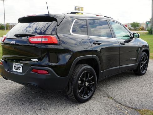 Used 2018 Jeep Cherokee Latitude Plus image 22