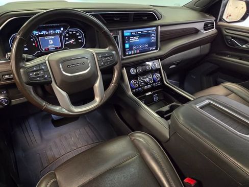 Used 2021 GMC Yukon XL Denali w/ Denali Premium Package AWD/4WD image 14