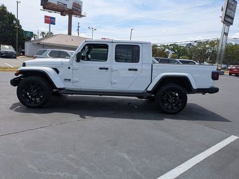 Used 2024 Jeep Gladiator Sport AWD/4WD image 8