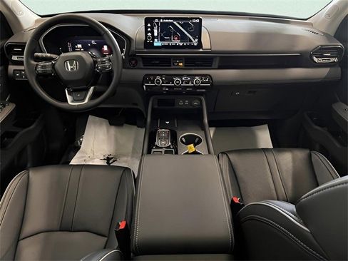 Used 2025 Honda Pilot Elite image 17