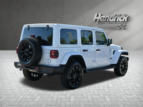 Used 2025 Jeep Wrangler Unlimited Sahara AWD/4WD image 10