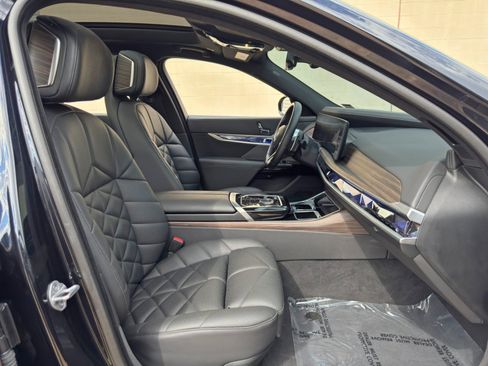 Used 2024 BMW 740i w/ Premium Package 2 RWD image 15