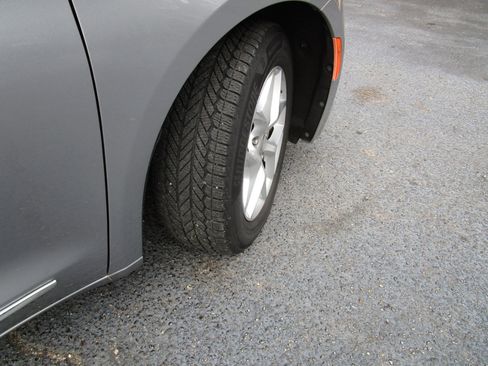 Used 2020 Chrysler Pacifica Limited image 32