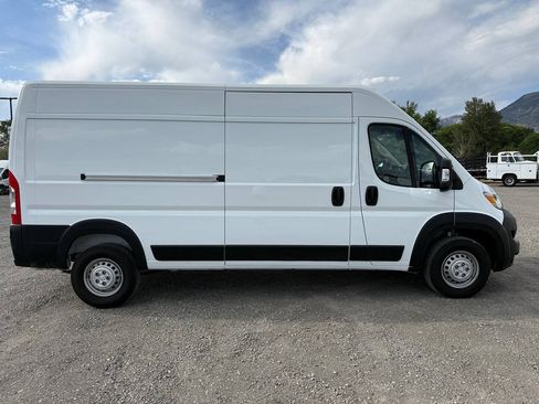 Used 2025 RAM ProMaster 2500 w/ Convenience Group FWD image 2