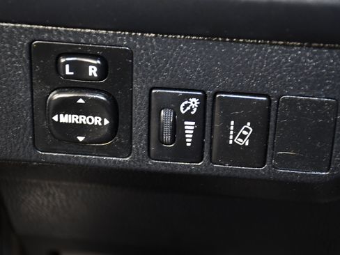 Used 2018 Toyota RAV4 LE w/ All Weather Liner Package AWD/4WD image 33