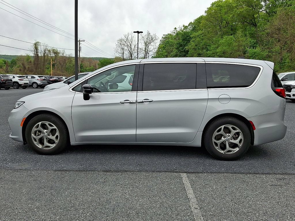 Used 2024 Chrysler Pacifica Limited FWD image 7