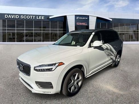 Used 2022 Volvo XC90 T5 Momentum image 9