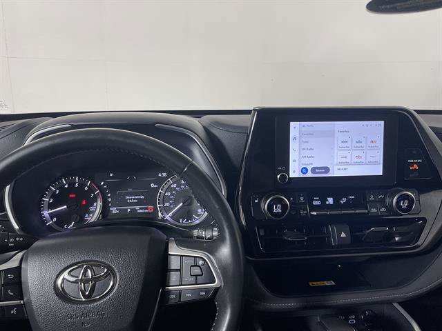 Used 2024 Toyota Highlander XLE AWD/4WD image 17