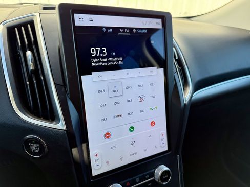 Used 2024 Ford Edge Titanium image 22