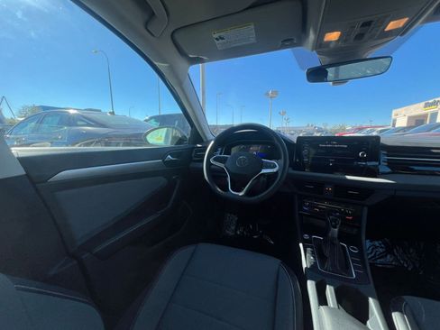 Used 2025 Volkswagen Jetta SE image 34