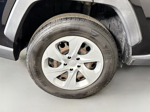 Used 2020 Toyota RAV4 LE image 32