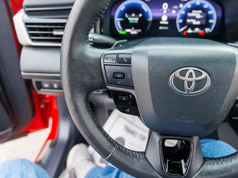 Used 2025 Toyota Camry XSE image 17