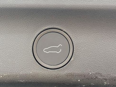 Used 2024 Tesla Model Y 2WD image 27