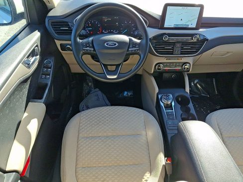 Used 2020 Ford Escape SE image 12