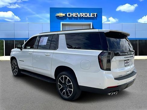 Used 2025 Chevrolet Suburban RST w/ Comfort Package AWD/4WD image 5
