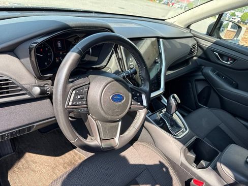 Used 2025 Subaru Outback Premium AWD/4WD image 4