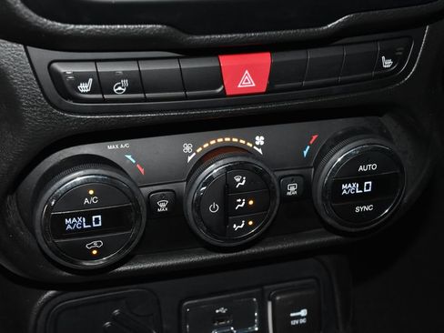 Used 2015 Jeep Renegade Limited FWD image 12
