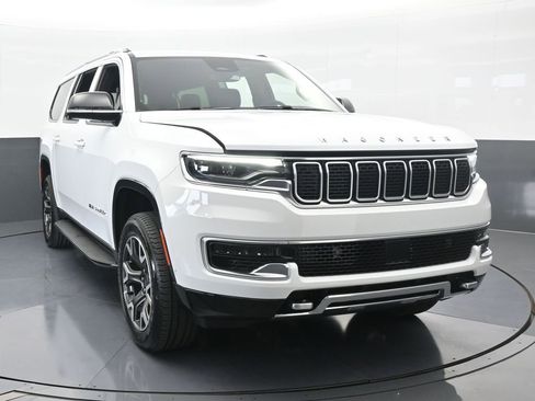 Used 2023 Jeep Wagoneer L Series III w/ Preferred Equipment Group image 9