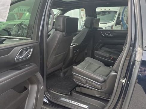 Used 2023 Chevrolet Suburban RST w/ Sport Performance Package image 21