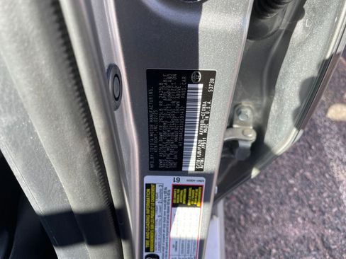 Used 2025 Toyota Camry LE image 28