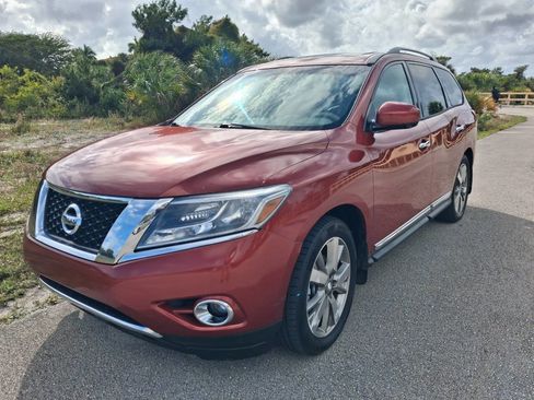 Used 2015 Nissan Pathfinder Platinum image 2